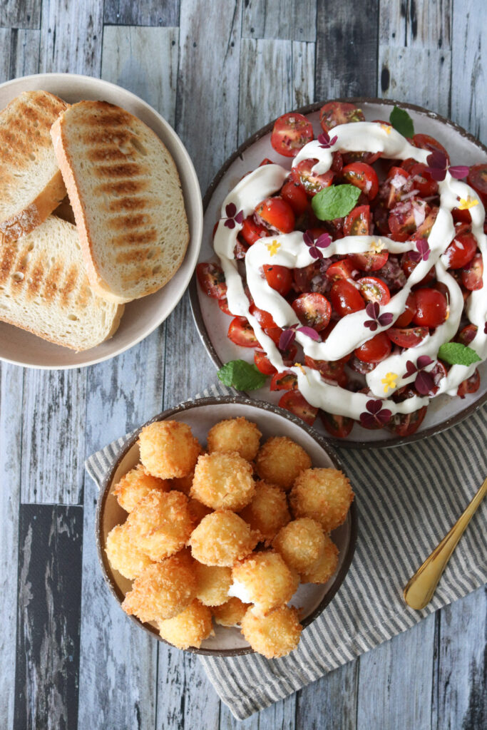 Friterede Mozzarellakugler - Sprøde Ostekugler