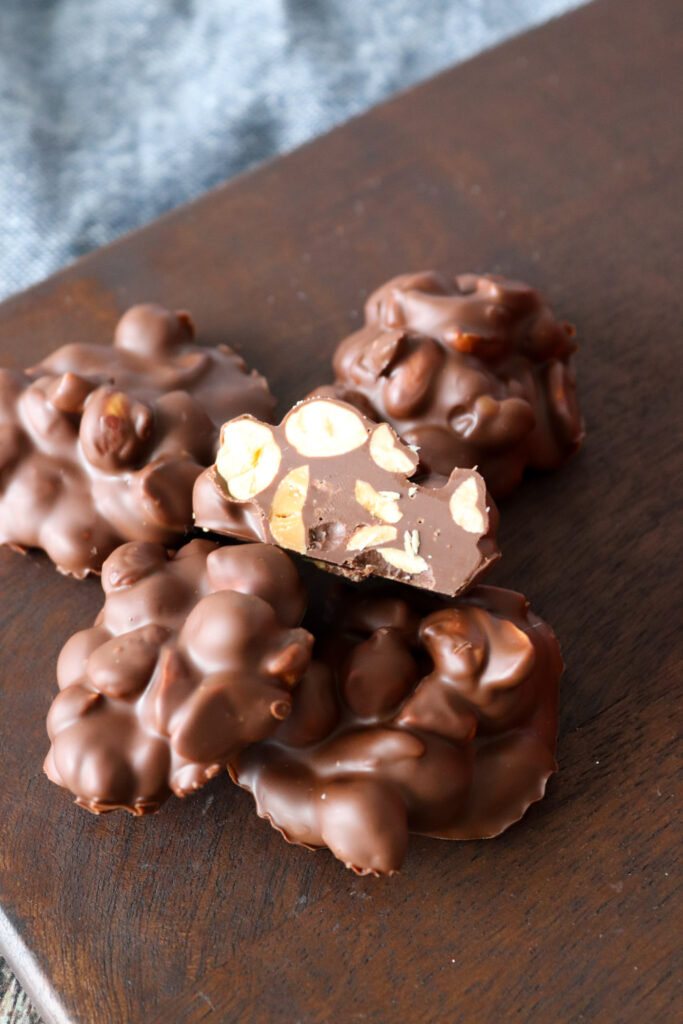 Konfekt Med Chokolade, Hasselnødder, Peanuts Og Nutella