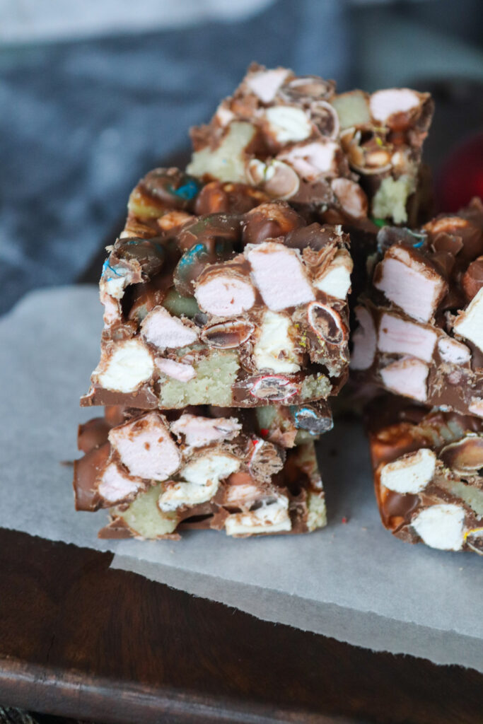 Chokoladebrud Med Marcipan, Skumfiduser Og M&M's
