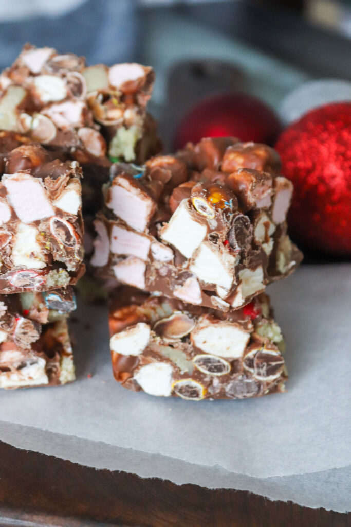 Chokoladebrud Med Marcipan, Skumfiduser Og M&M's