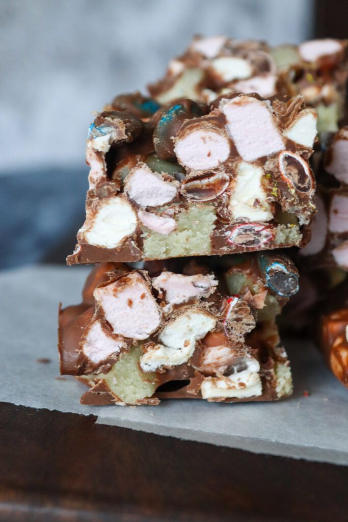 Chokoladebrud Med Marcipan, Skumfiduser Og M&M's
