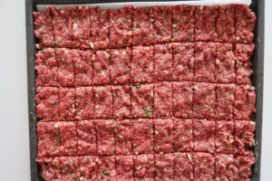 Hjemmelavet Kebab - krydert fars på bageplade