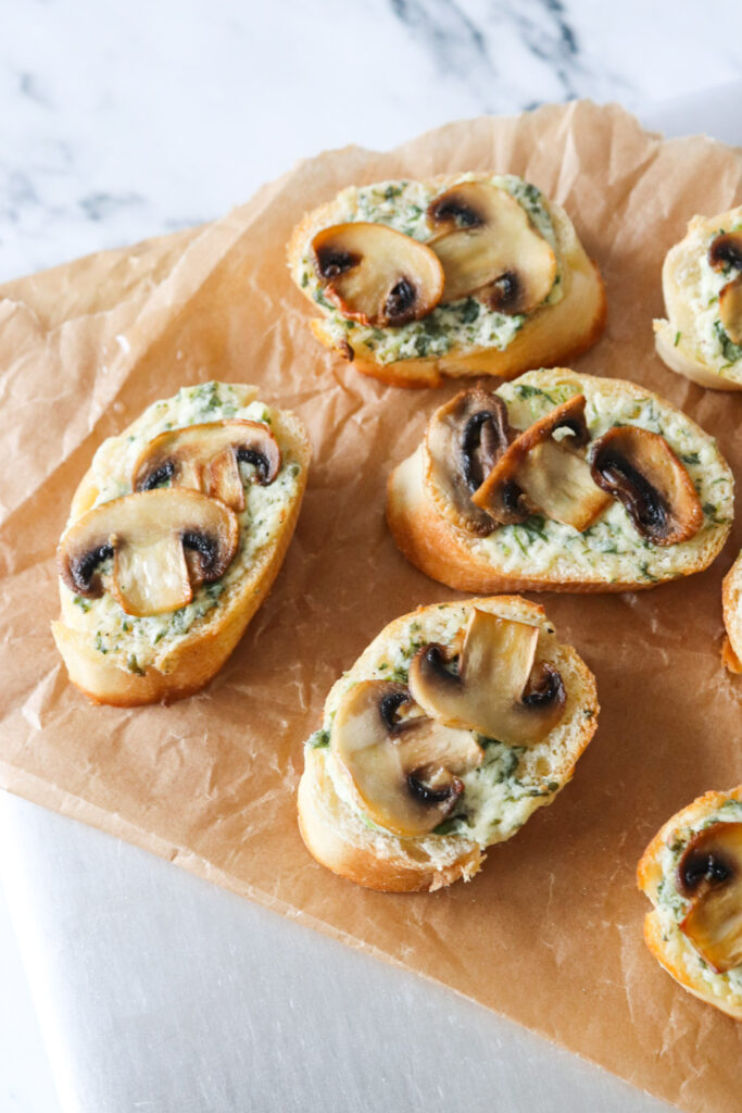 Brødhapsere Med Kryddersmør, Flødeost Og Champignon
