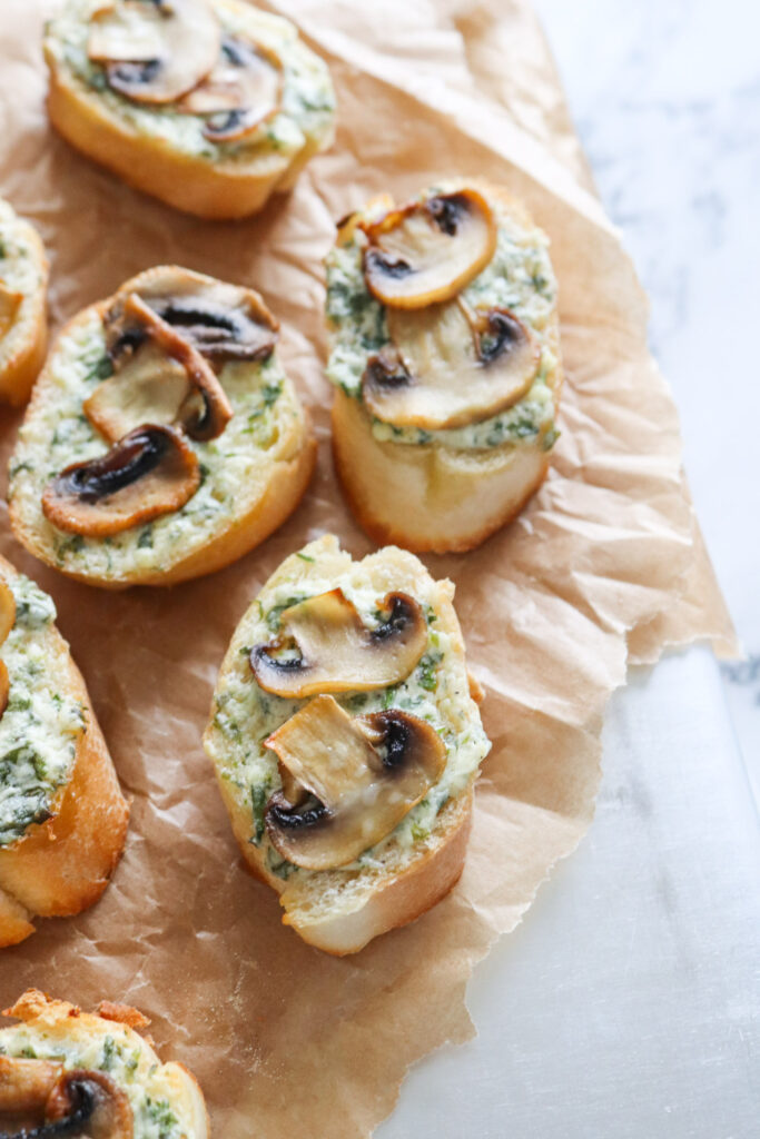 Brødhapsere Med Kryddersmør, Flødeost Og Champignon