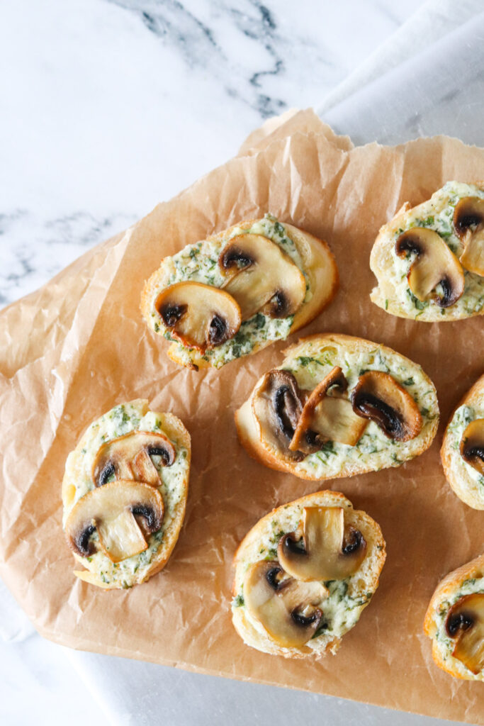 Brødhapsere Med Kryddersmør, Flødeost Og Champignon