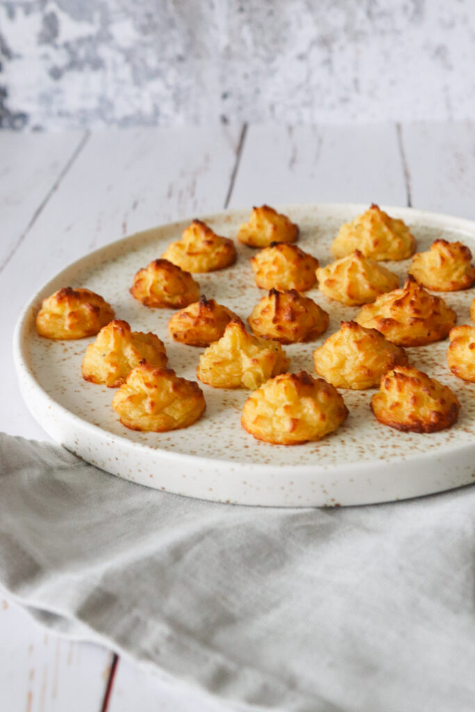 Bagt kartoffelmos med pikantost