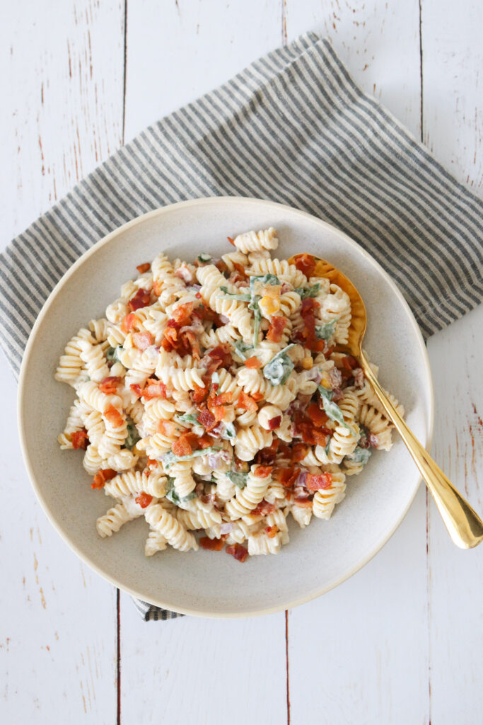 Cremet Pastasalat Med Fløde Og Bacon