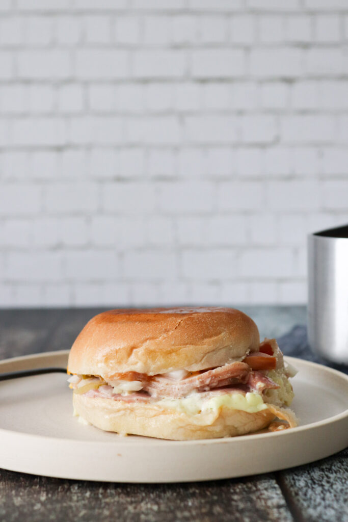 Sliders Med Kød, Bearnaisemayo, Relish Og Ost