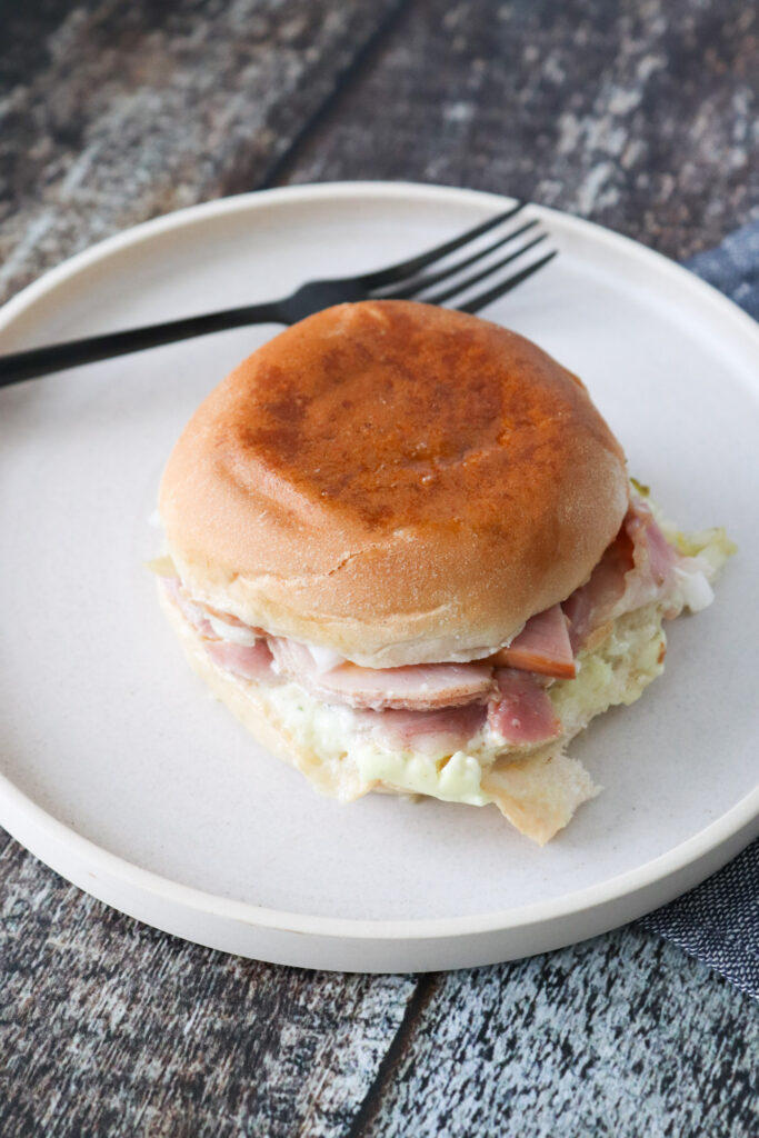 Sliders Med Kød, Bearnaisemayo, Relish Og Ost