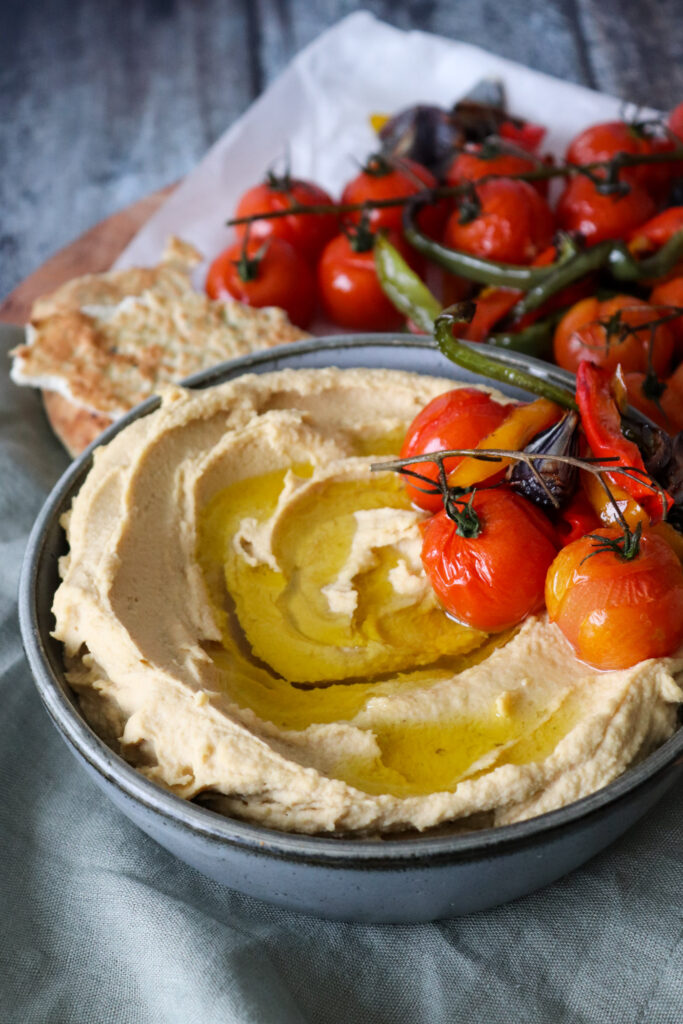 Hummus Med Bagte Grøntsager og Brød - Hjemmelavet Hummus
