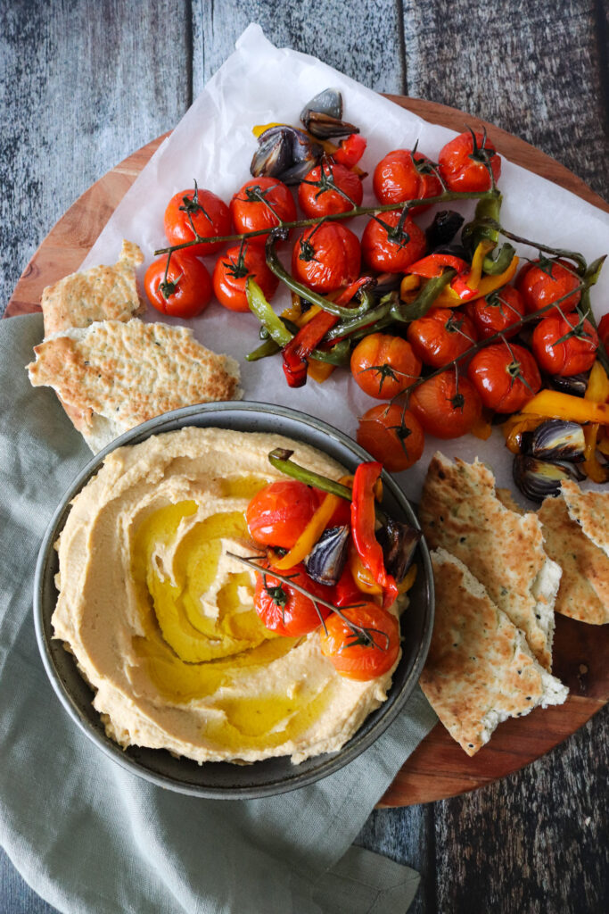 Hummus Med Bagte Grøntsager og Brød - Hjemmelavet Hummus