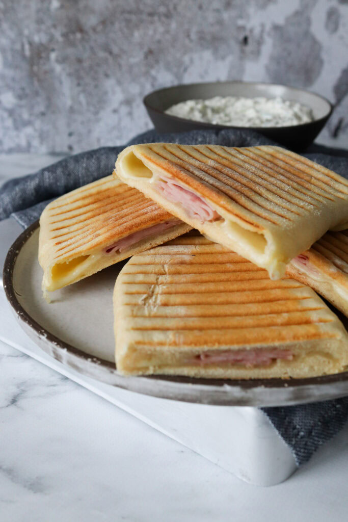Fladbrød Som Panini Med Skinke Og Ost