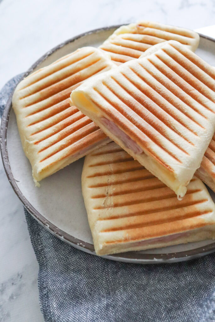 Fladbrød Som Panini Med Skinke Og Ost