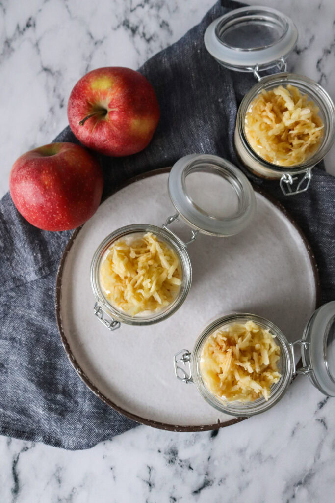 Vanilje Cheesecake Møder Rå Æblekage Med Makroner