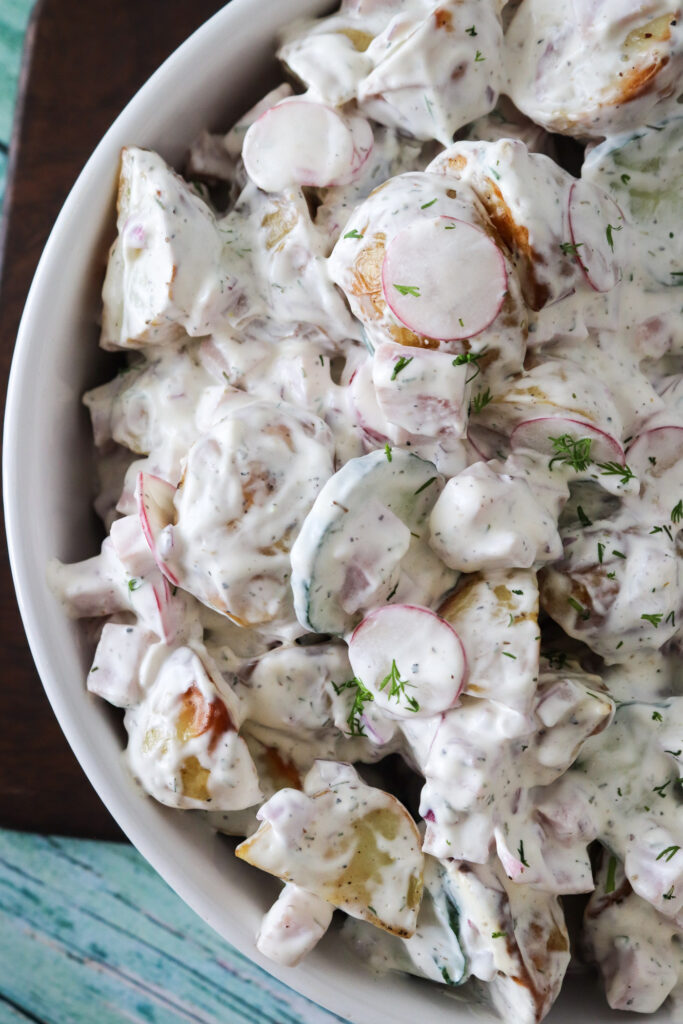 Cremet Kartoffelsalat Med Skinke, Radiser, Agurk Og Dilddressing