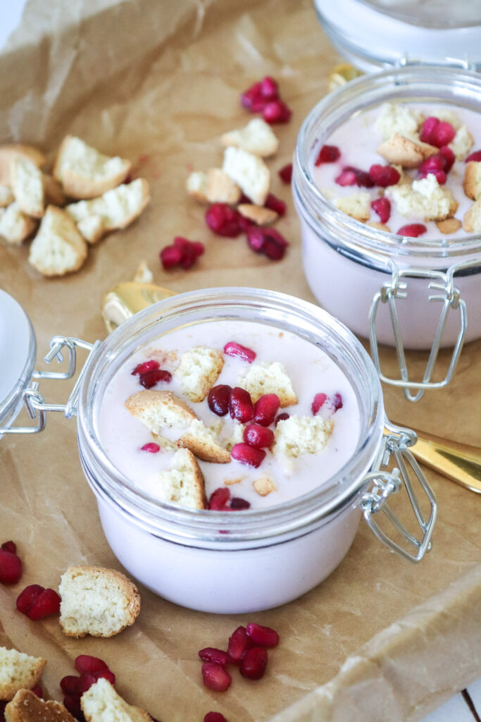 Granatæblekoldskål - Hjemmelavet Koldskål - Opskrift på Koldskål