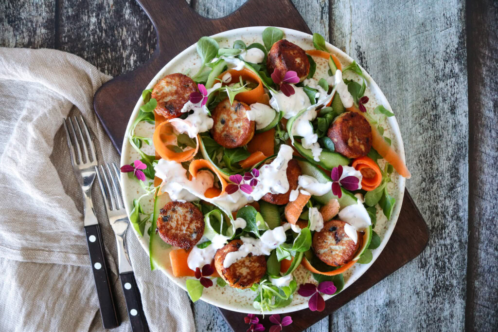 Fiskefrikadelle salat