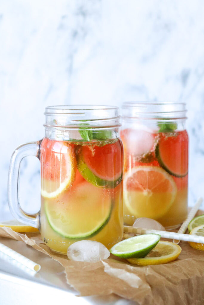 Sommerdrink Med Hindbær Og Ananas