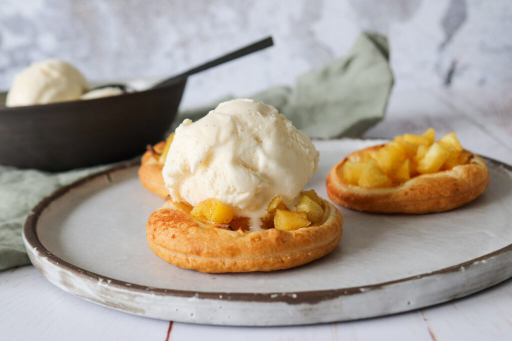 Sprød Æbletærte Med Æbler, Butterdej Og Vaniljeis - MasterChef Ret