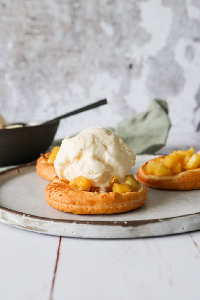 Sprød Æbletærte Med Æbler, Butterdej Og Vaniljeis - MasterChef Ret