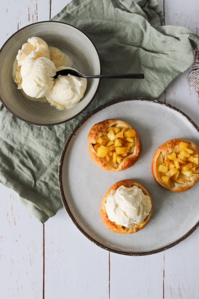 Sprød Æbletærte Med Æbler, Butterdej Og Vaniljeis - MasterChef Ret