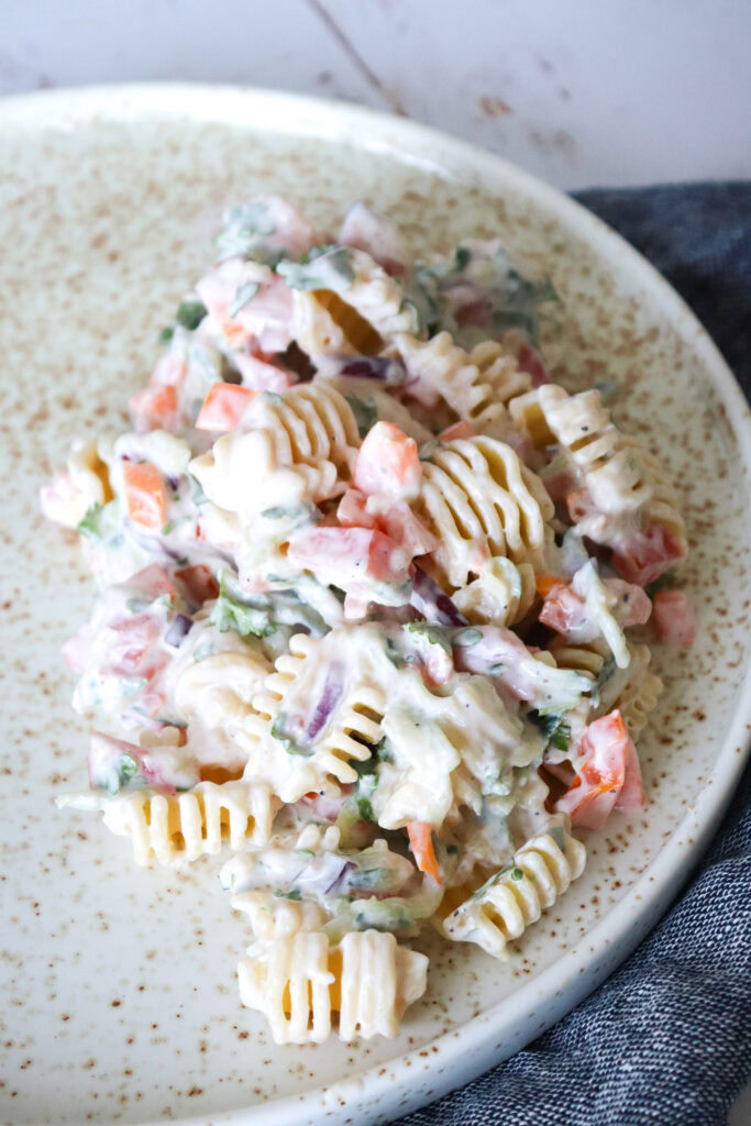 Sund, Frisk Og Lækker Pastasalat Med Tzatziki