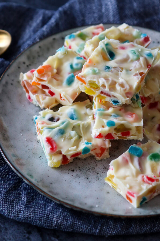 Nemme Farverige Chokoladebrud Med Slik Og Hvid Chokolade