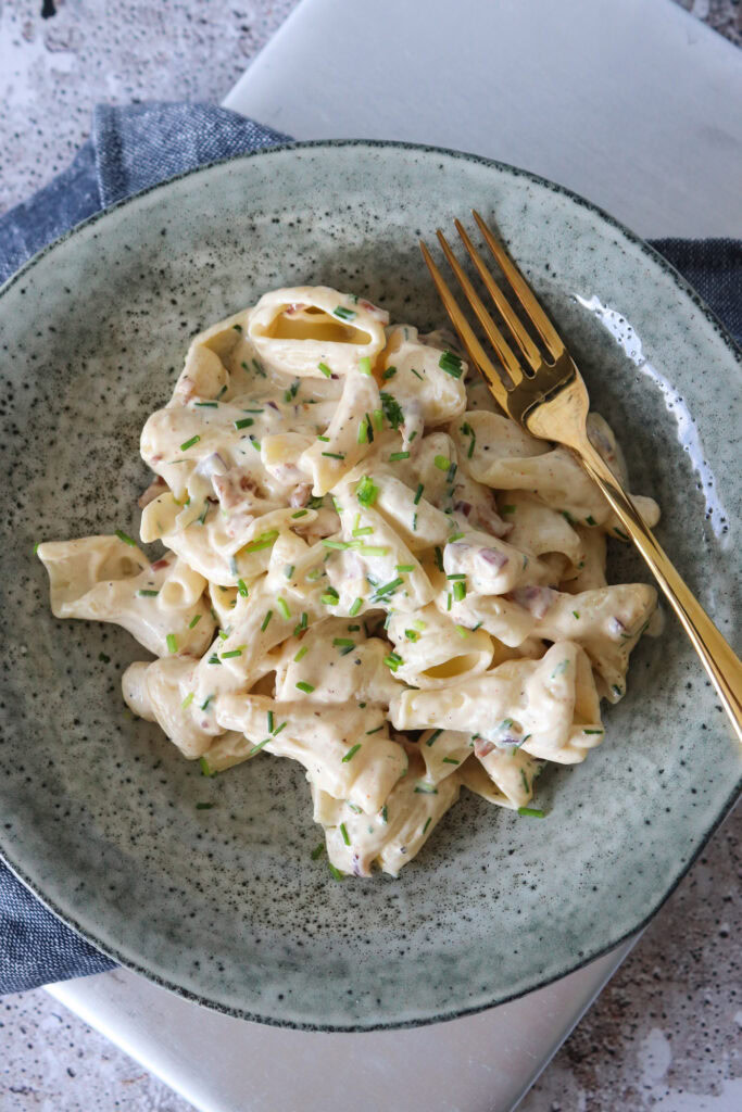 Pasta I En Lækker Cremet Baconsauce Med Flødeost