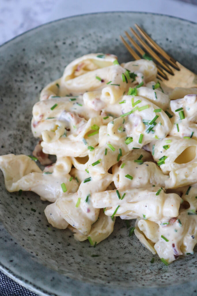 Pasta I En Lækker Cremet Baconsauce Med Flødeost