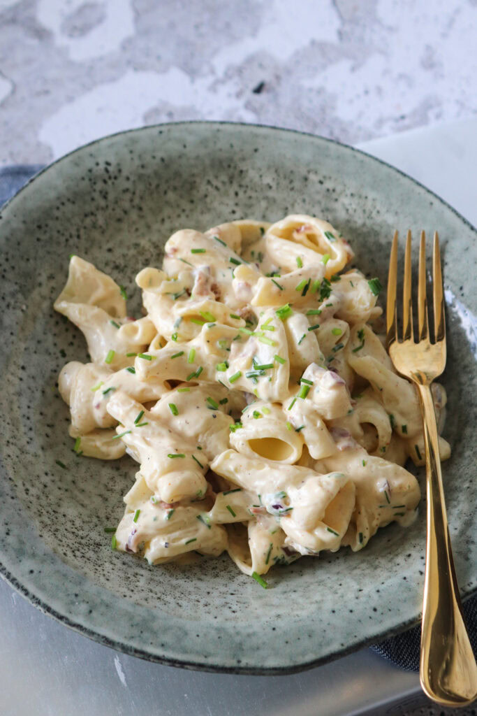 Pasta I En Lækker Cremet Baconsauce Med Flødeost