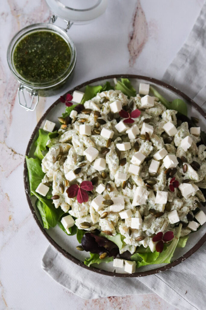 Pastasalat Med Hjemmelavet Pesto, Græskarkerner Og Feta