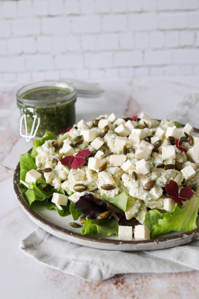 Pastasalat Med Hjemmelavet Pesto, Græskarkerner Og Feta