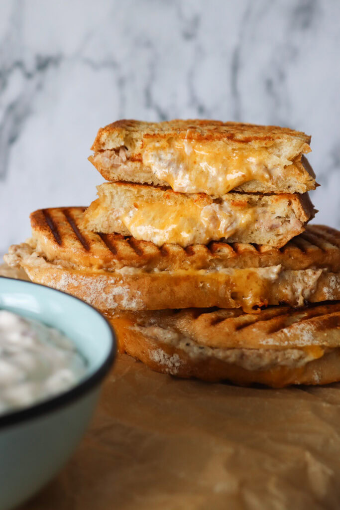 De Bedste Tuna Melts Med Hjemmelavet Tunmousse og Ost
