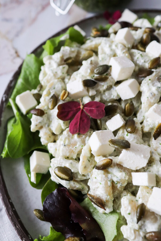 Pastasalat Med Hjemmelavet Pesto, Græskarkerner Og Feta