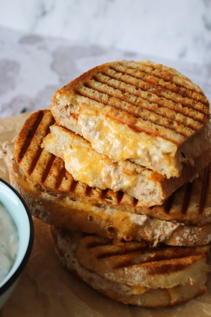 De Bedste Tuna Melts Med Hjemmelavet Tunmousse og Ost