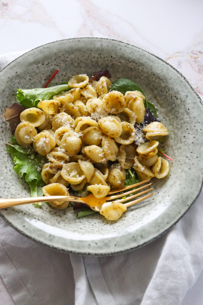 Pasta Med Pesto Og Brunet Smør - Opskrift På Lækker Pastaret