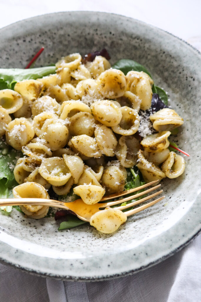 Pasta Med Pesto Og Brunet Smør - Opskrift På Lækker Pastaret