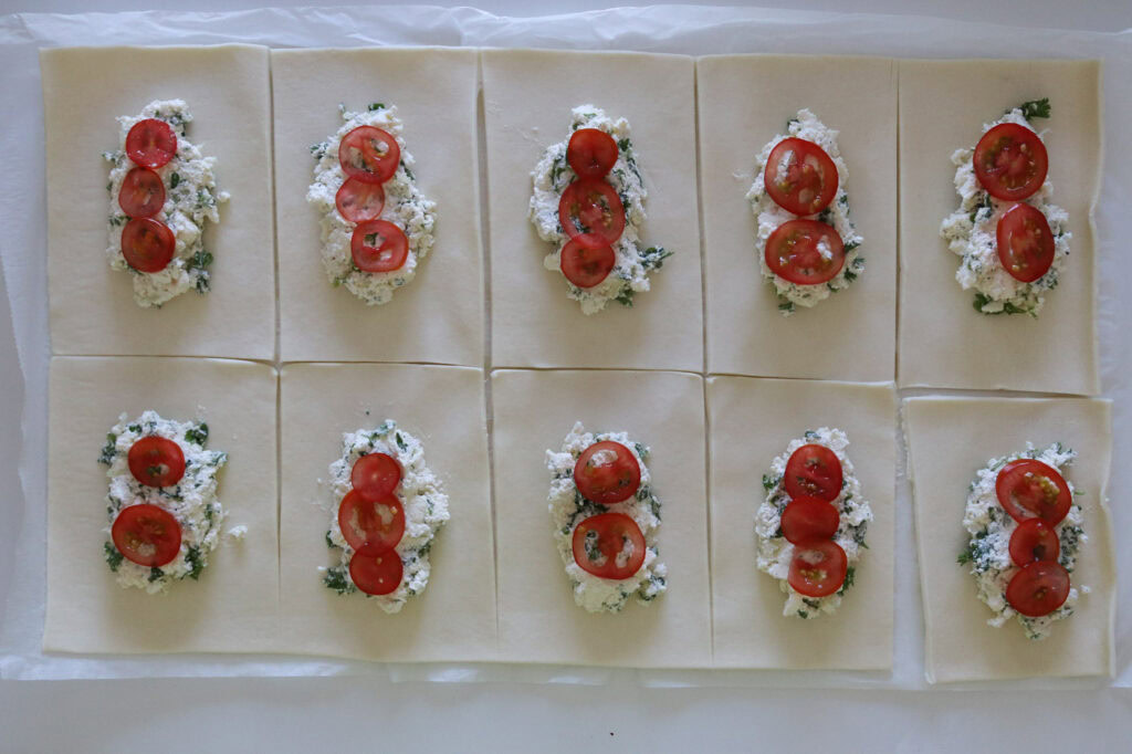 Butterdejshapsere Med Feta Og Tomat