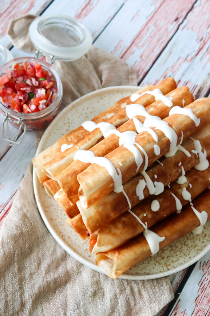 Sprøde Nachos Inspireret Taquitos Med Frisk Salsa