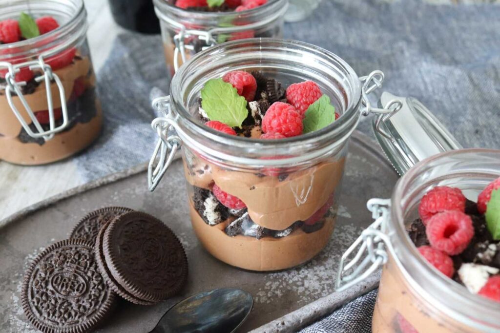 Baileys Chokolade Cheesecake Desserter I Glas Med Hindbær Og Oreo