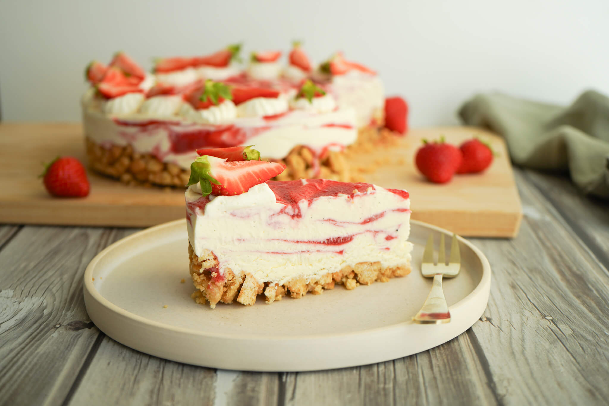 Jordbærislagkage med kammerjunker
