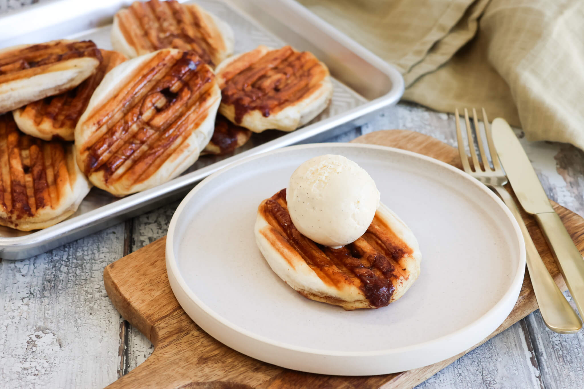 Nemme kanelsnegle i paninijern