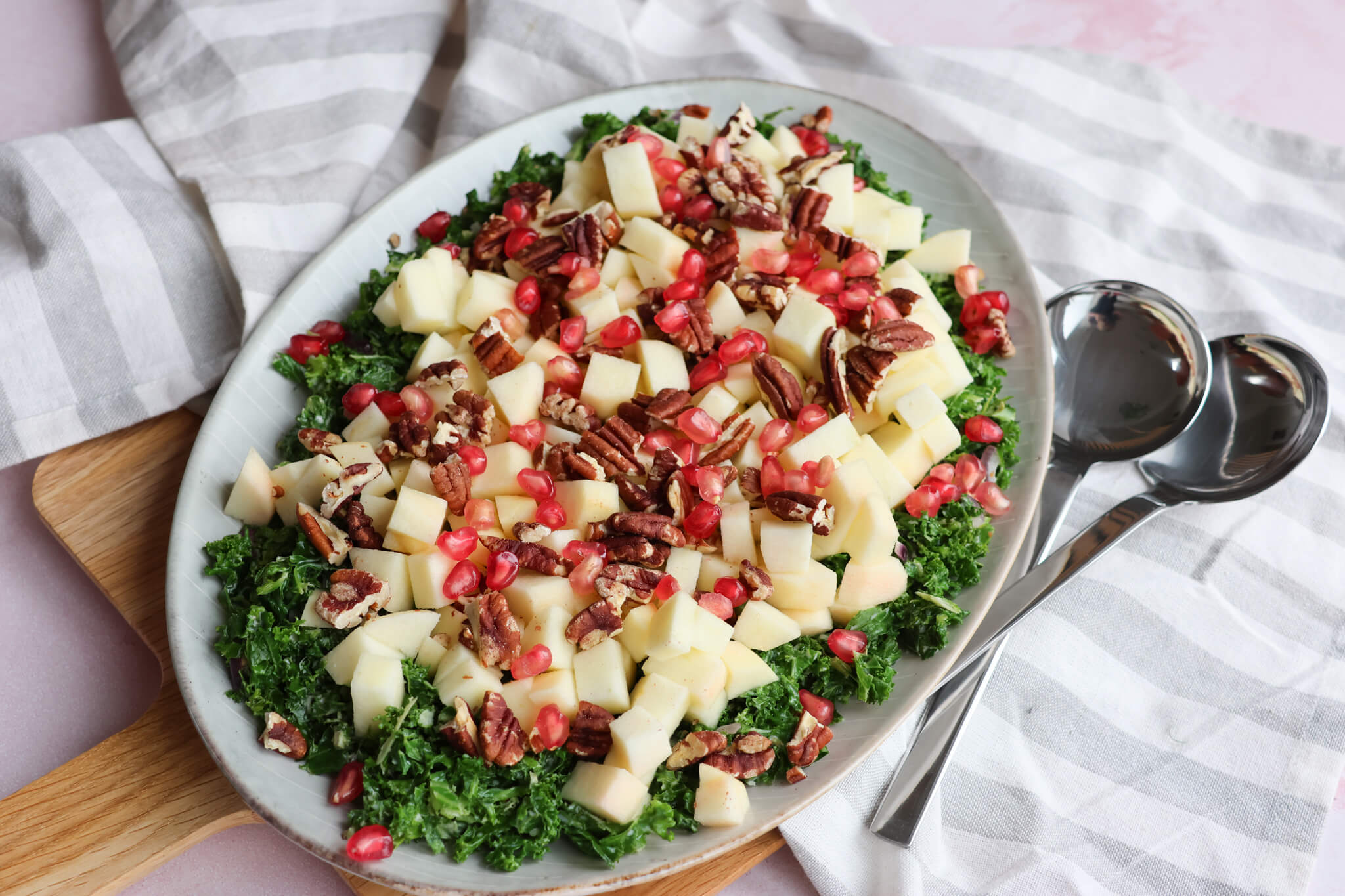 Lynstegt grønkål med æbler