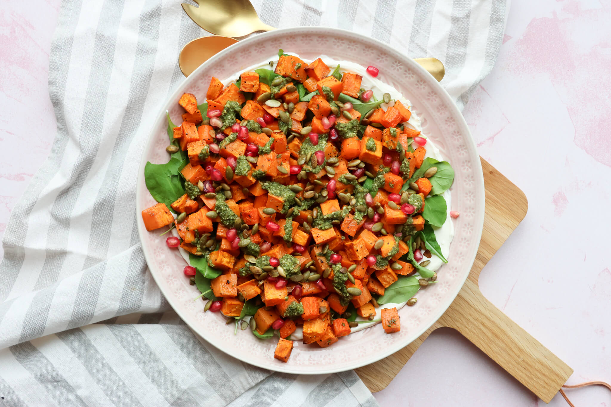 Salat med søde kartofler og fetacreme