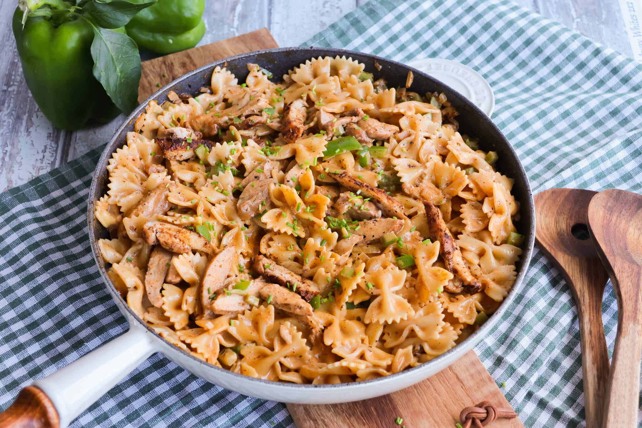 Pastaret med kylling og peberfrugt