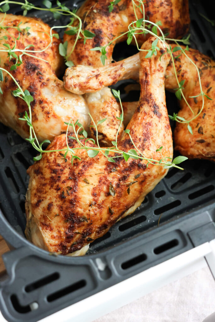 Hele kyllingelår i airfryer