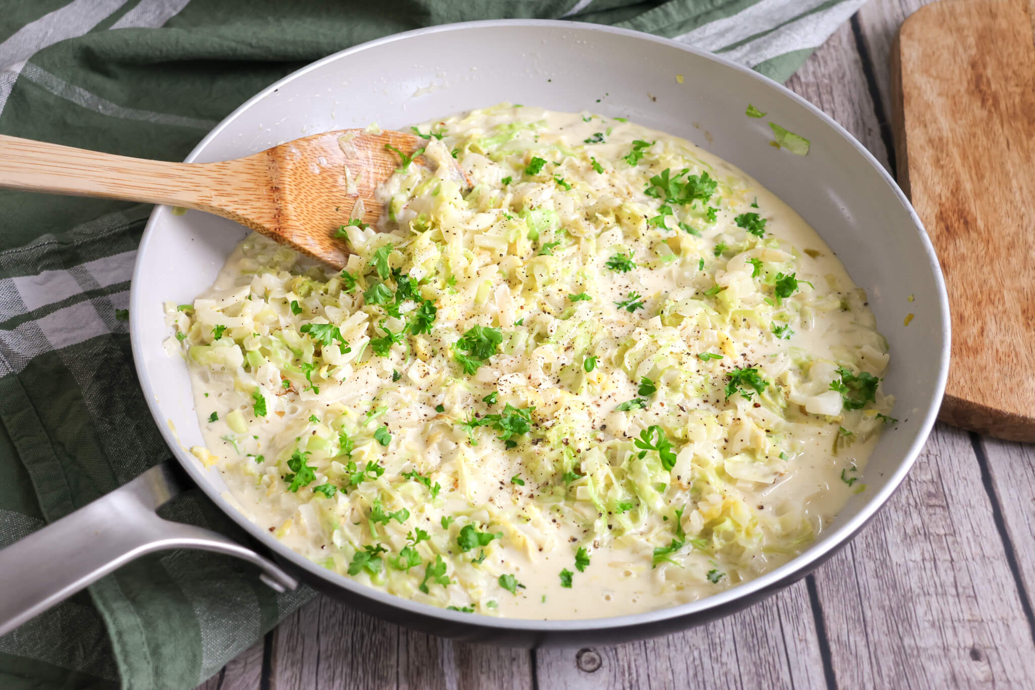 Spidskål på panden