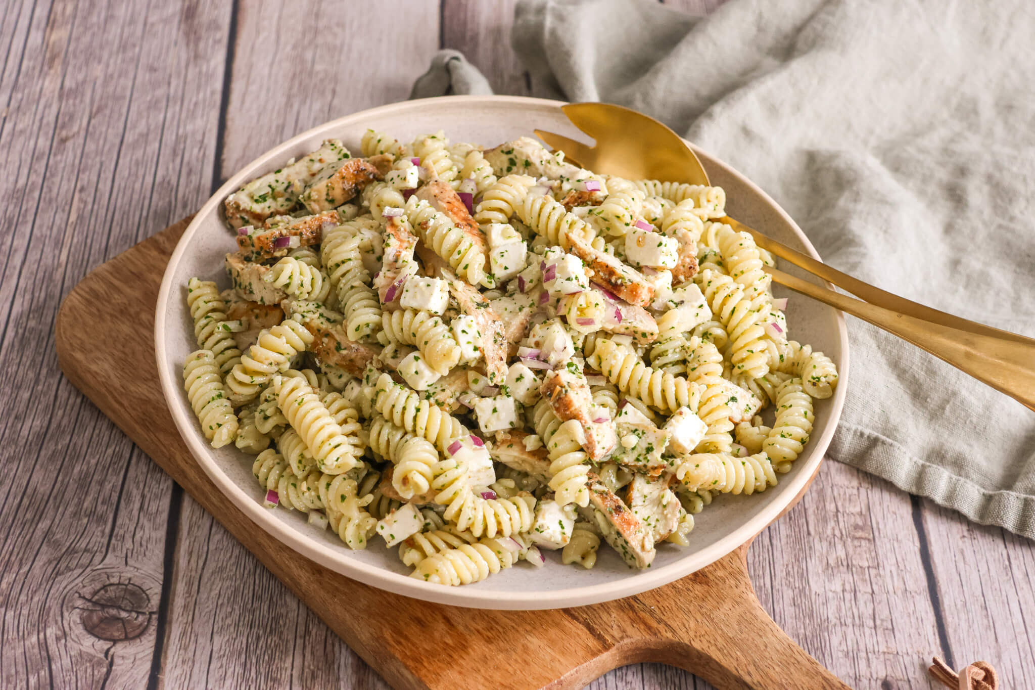 Pasta med pesto og kylling
