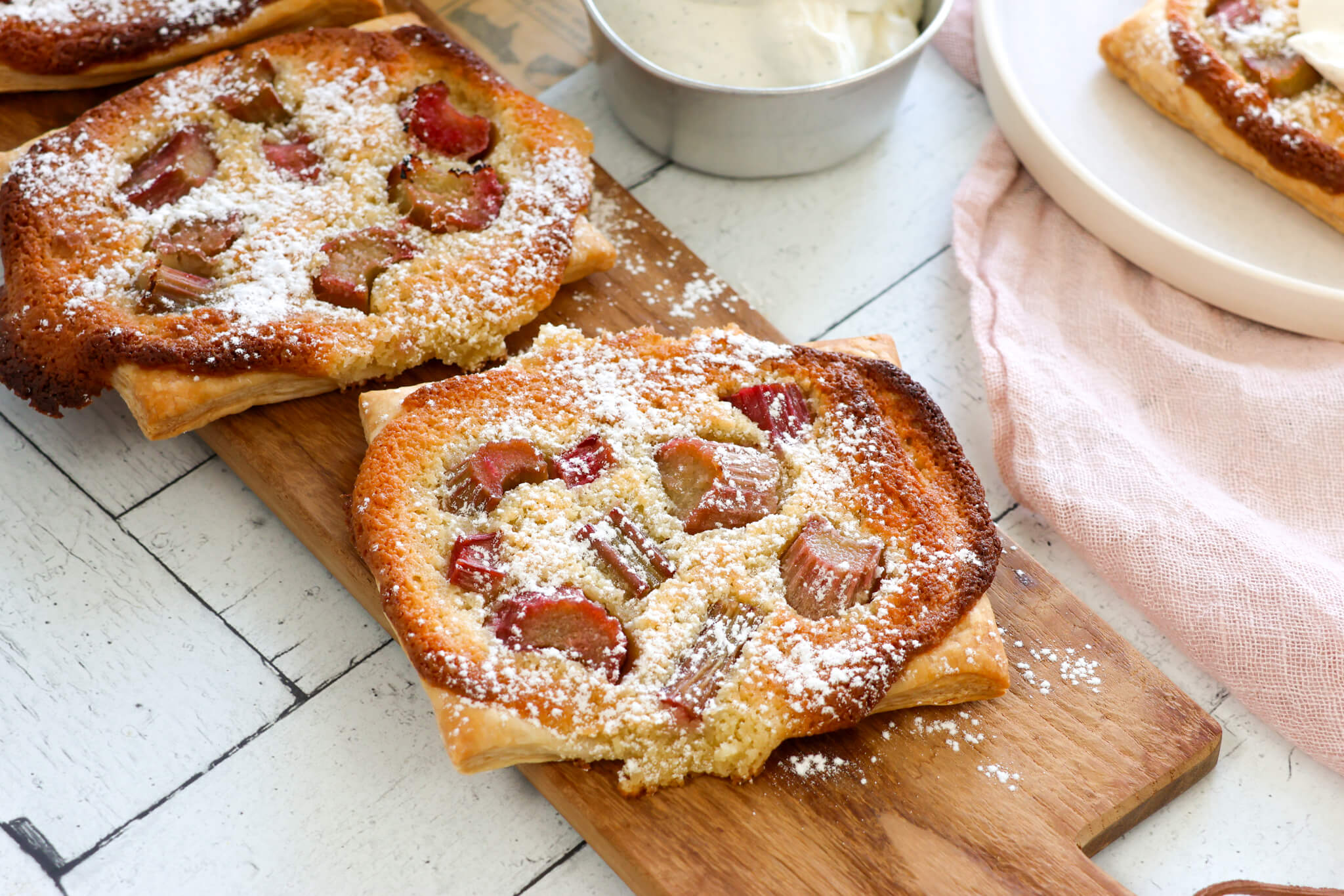 Butterdejstærte med rabarber