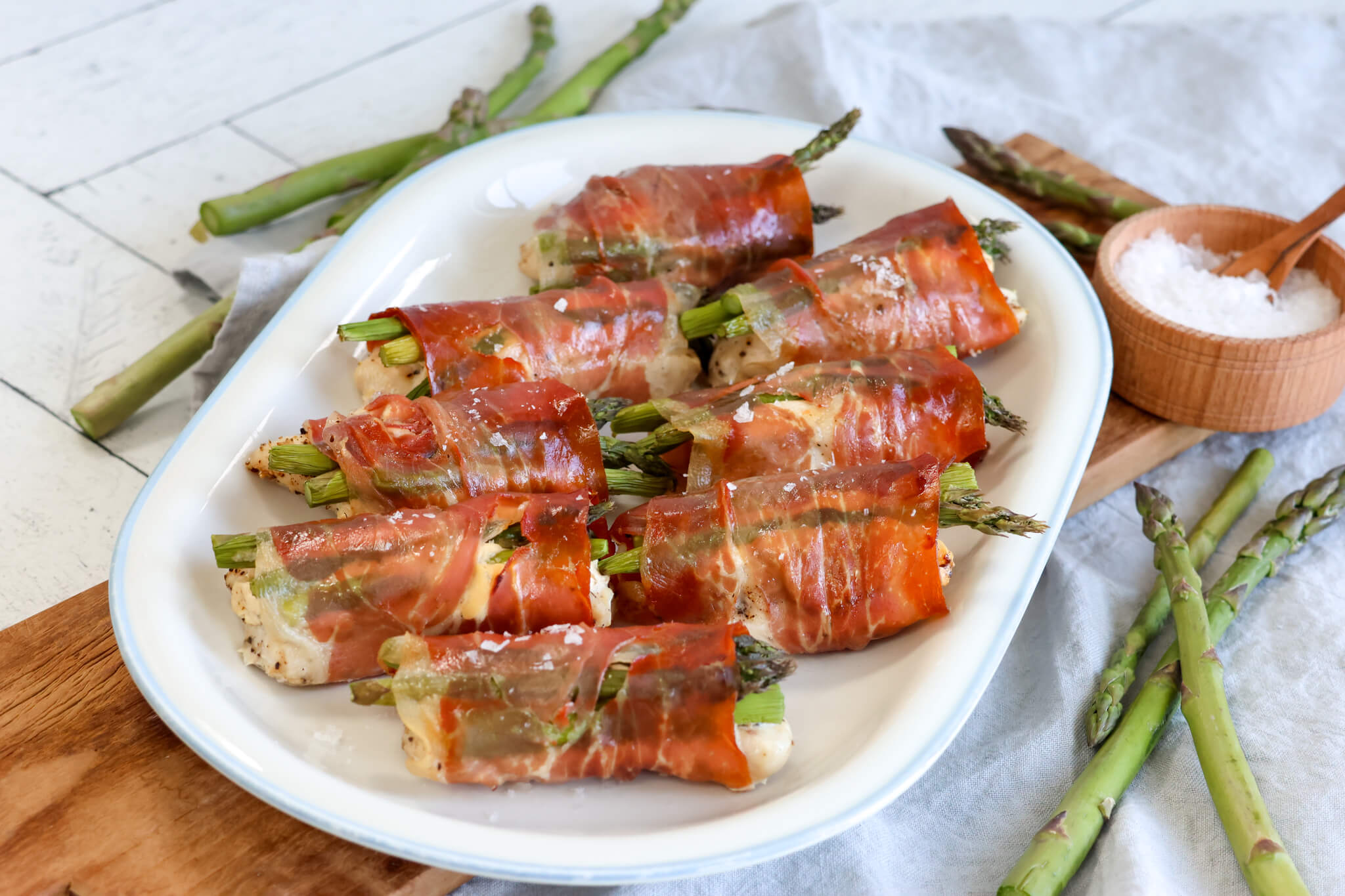 Kylling med pikantost og asparges